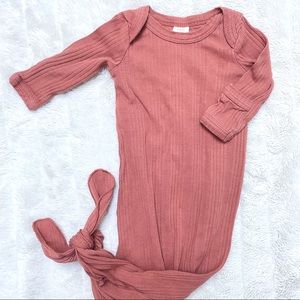 Kate Quinn 0-3M ribbed organic cotton knotted gown